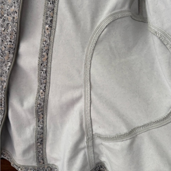 [SOLD] Lululemon Define Jacket Pattern - Picture 7 of 7
